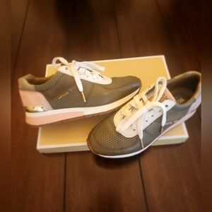 MICHAEL KORS "ALLIE" Classic Olive Green Trainer Sneakers - US Size 6.5 M